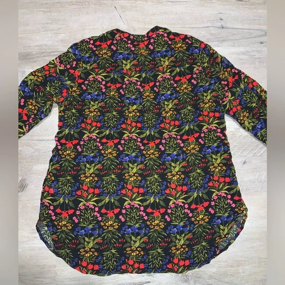 (Bin 8) Old Navy, dark floral long sleeve blouse, Size M - Picture 2 of 4